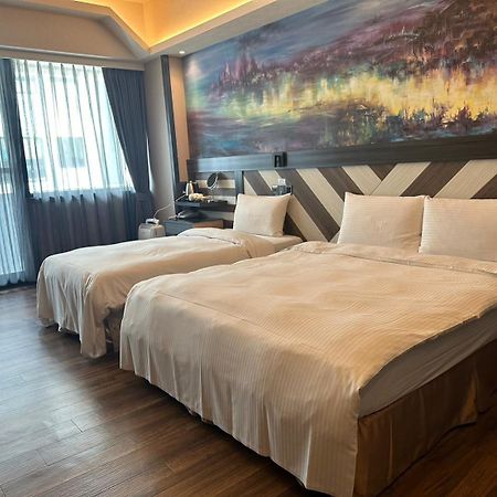 Weifeng Boutique Business Hotel - Zhanqian Branch Pingtung Exterior photo