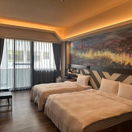 Weifeng Boutique Business Hotel - Zhanqian Branch Pingtung Exterior photo