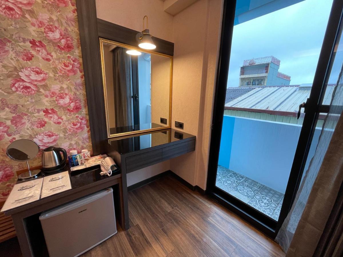 Weifeng Boutique Business Hotel - Zhanqian Branch Pingtung Exterior photo