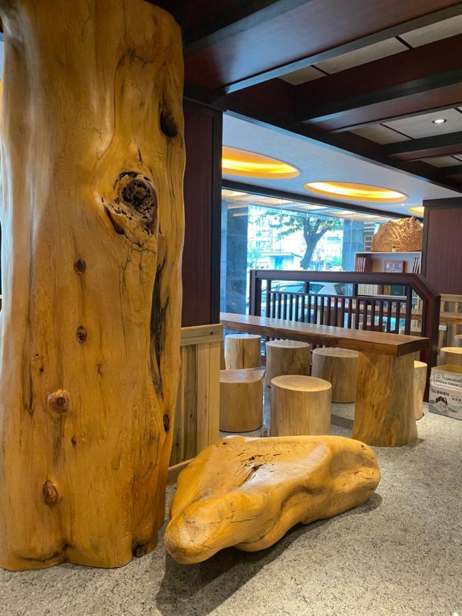 Weifeng Boutique Business Hotel - Zhanqian Branch Pingtung Exterior photo